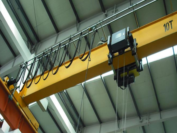 如何根據(jù)工作負(fù)載調(diào)整單梁行車控制電路的參數(shù)？