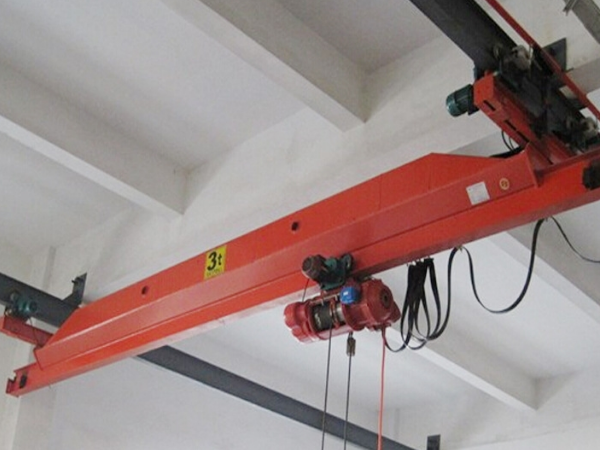 單梁行車控制電路中的**回路設(shè)計(jì)要點(diǎn)是什么？