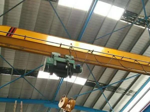 單梁起重機(jī)紅色線為何連接主接觸器線圈？有何功能？