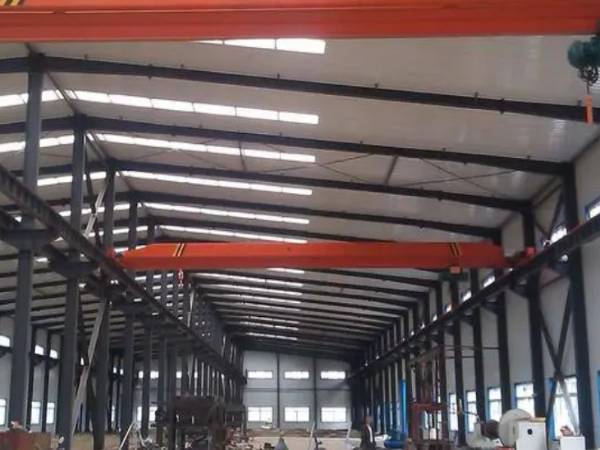 單梁起重機(jī)如何避免在接線過程中損壞遙控器內(nèi)的變壓器？