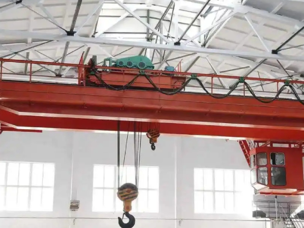 控制箱內(nèi)部接地線路如何布置以確保**？單梁行車控制箱接地系統(tǒng)解析